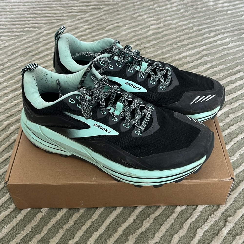 Like new Brooks Trail Running Shoes - Cascadia 16
